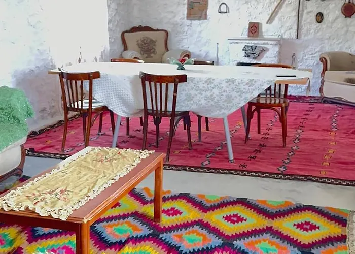 Nyaraló Bardhyl Balili *